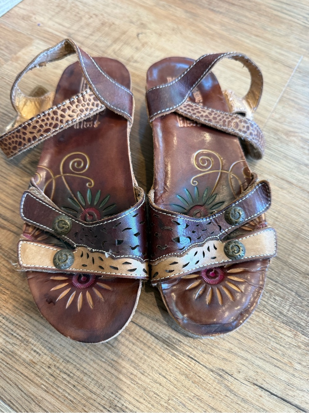 L’Artise Women’s Brown Leather Floral Accent Sandals EU38 US7.5